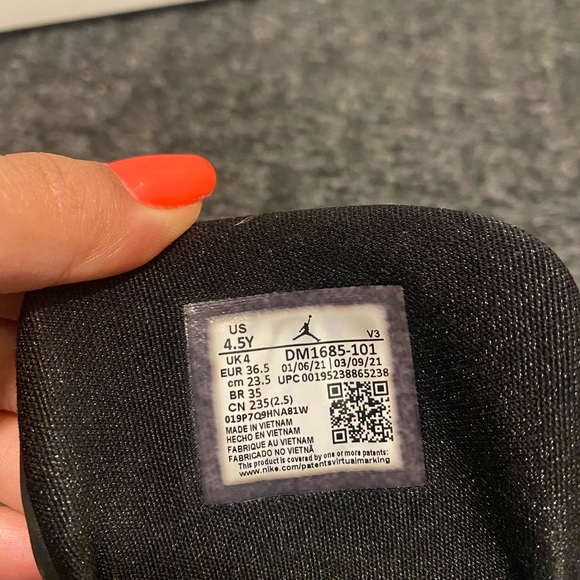 Retro Jordan 6 - Picture 3 of 3